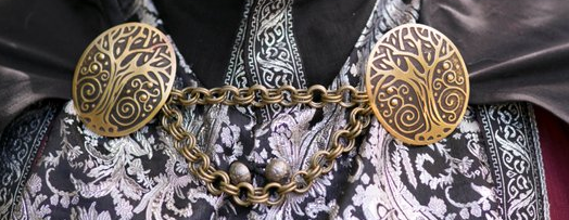 Outer cloak held by two broaches and chain etsy auction USA Screenshot 2018 10 11 23 47 55