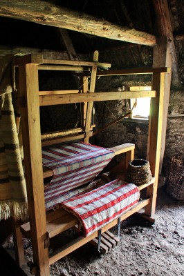 normal_Weaving_Loom2C_Highland_Folk_Museum.jpg